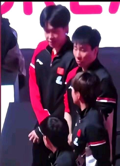 头哥跟大迪随口那句“莎莎腰痛”，真的听得我心里咯噔一下，瞬间破防！
 

这哪里