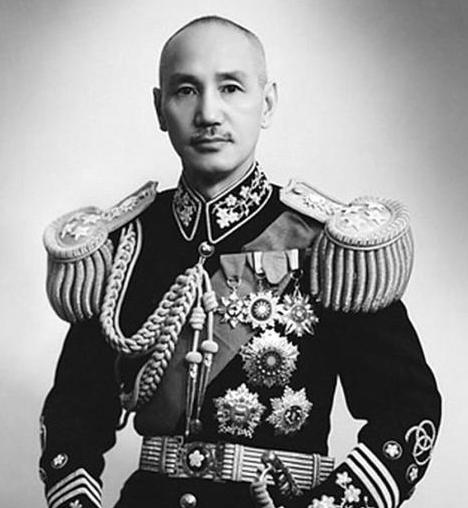 1950年，国军将领起义后，出任解放军军长，却暗中联系蒋介石，由此被抓！聂荣臻却