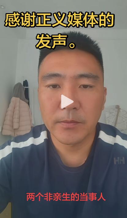 天啦，世上怎么有怎么狠心的女人！
钟先生谈及妻子，说妻子去学校接老大和老三，女儿