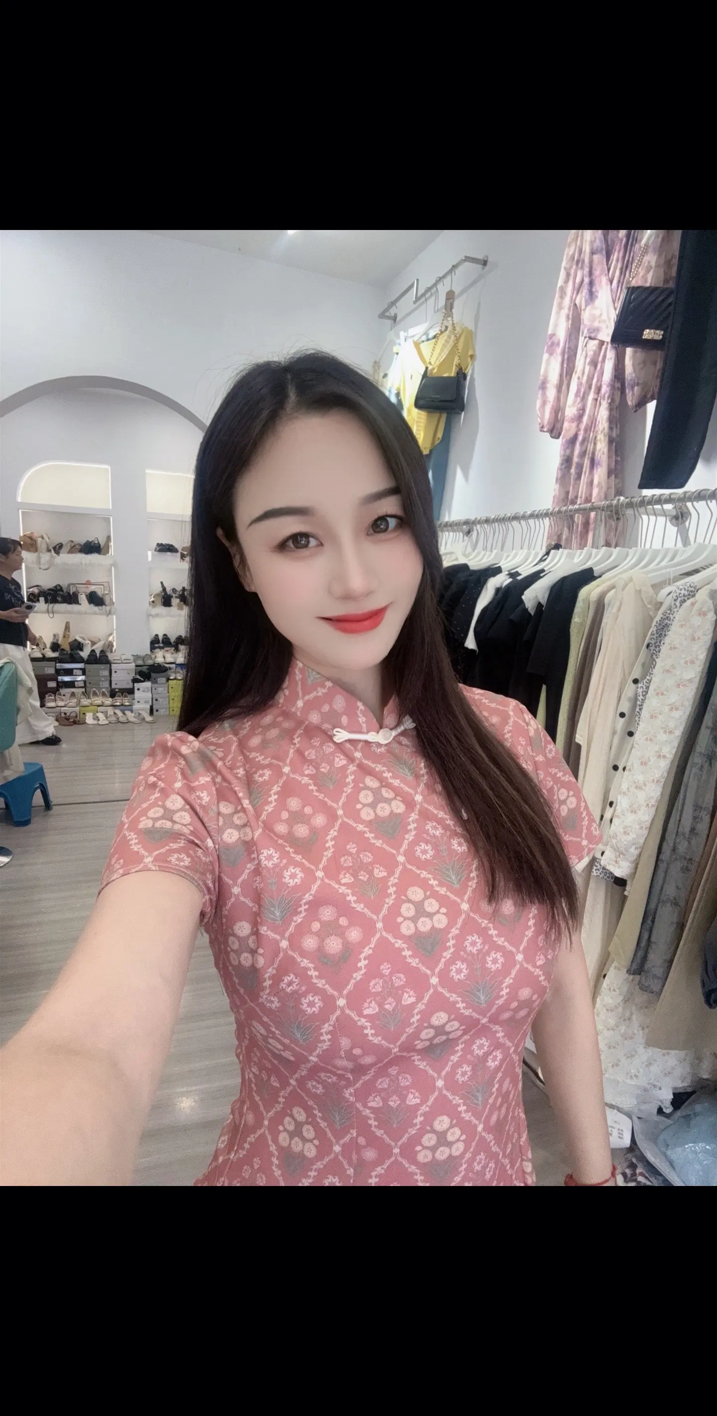 女孩子千万不要失去打扮欲，如果买新衣服 口红 包包都不能使自己快乐的话...
