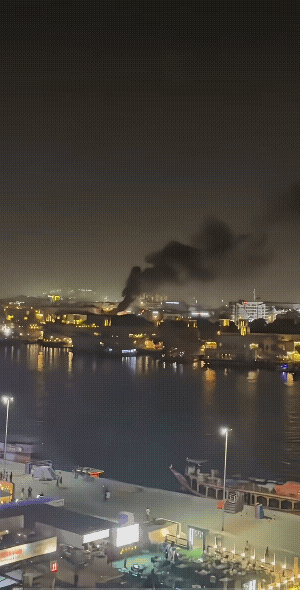 女子:我就晓得会打对面的领事馆！
男子:是m国的领事馆吗？
女子:是呀！我就晓得