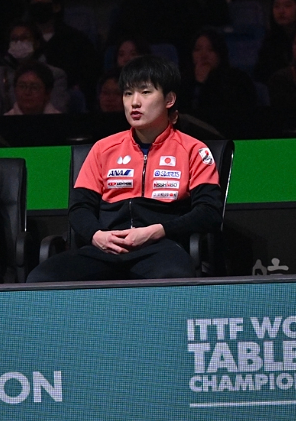 张本智和张本智和2025成都混团世界杯 日本vs韩国 场边应援cr.ITTF 