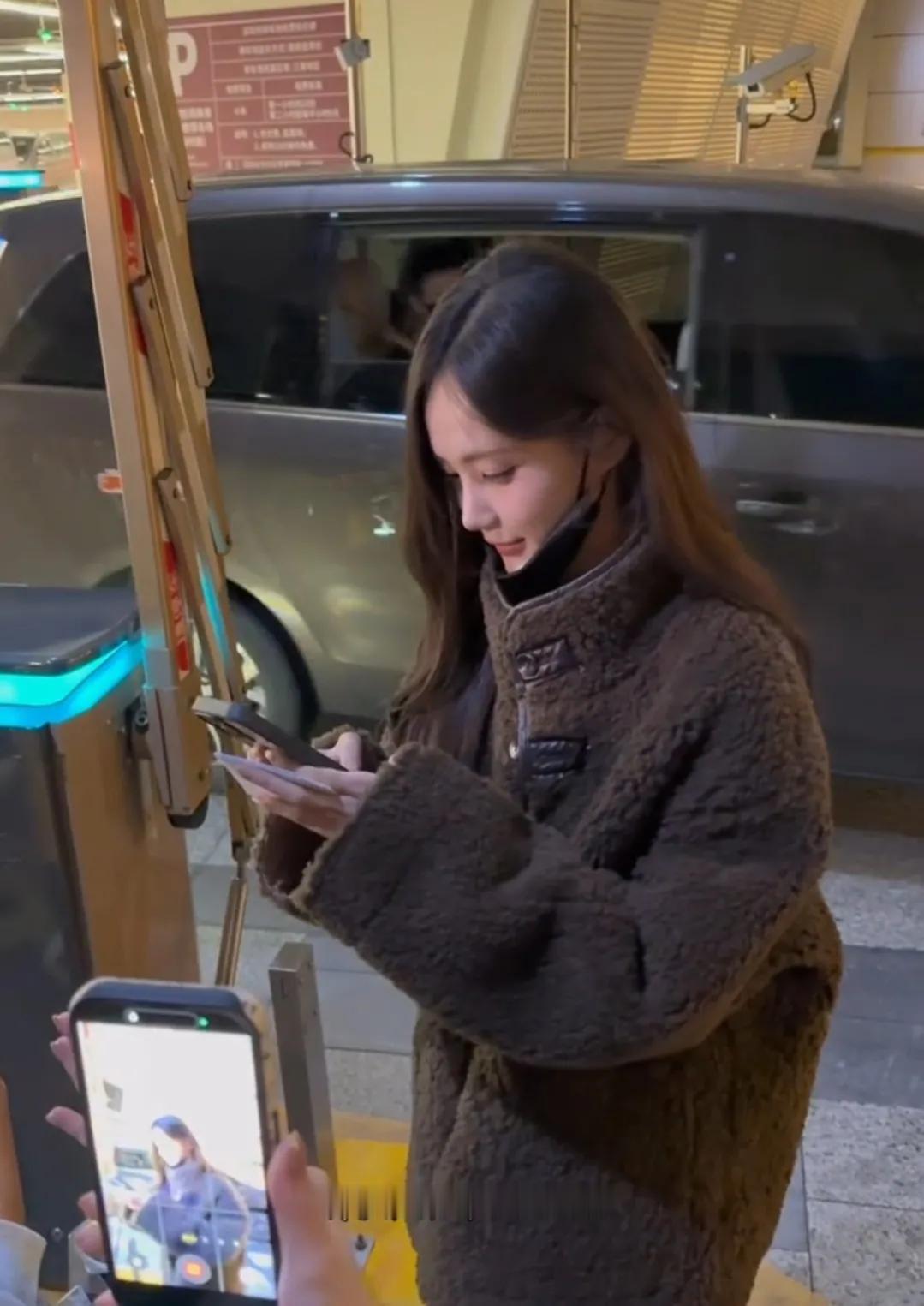 李一桐真给粉丝报销车费了，现在粉姐姐还来得及吗？

这个李一桐也太好了，半夜看到