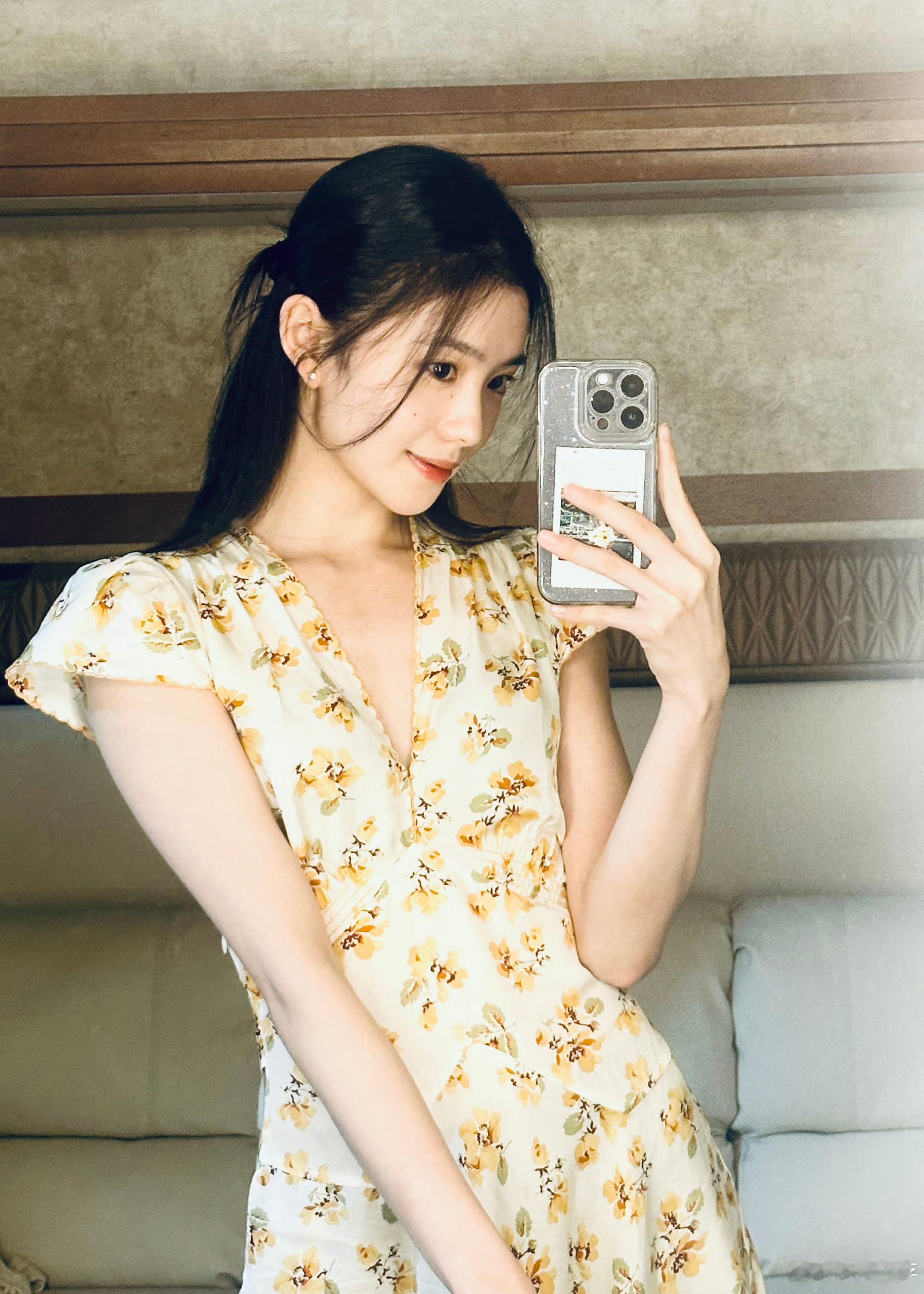 存的黄色碎花裙（刘浩存 ​​​