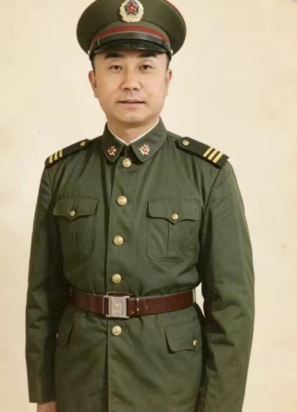 赛格事件真正让人破防的，从来不是普通人的脆弱，而是硬汉的绝境，西安这位六十多岁的