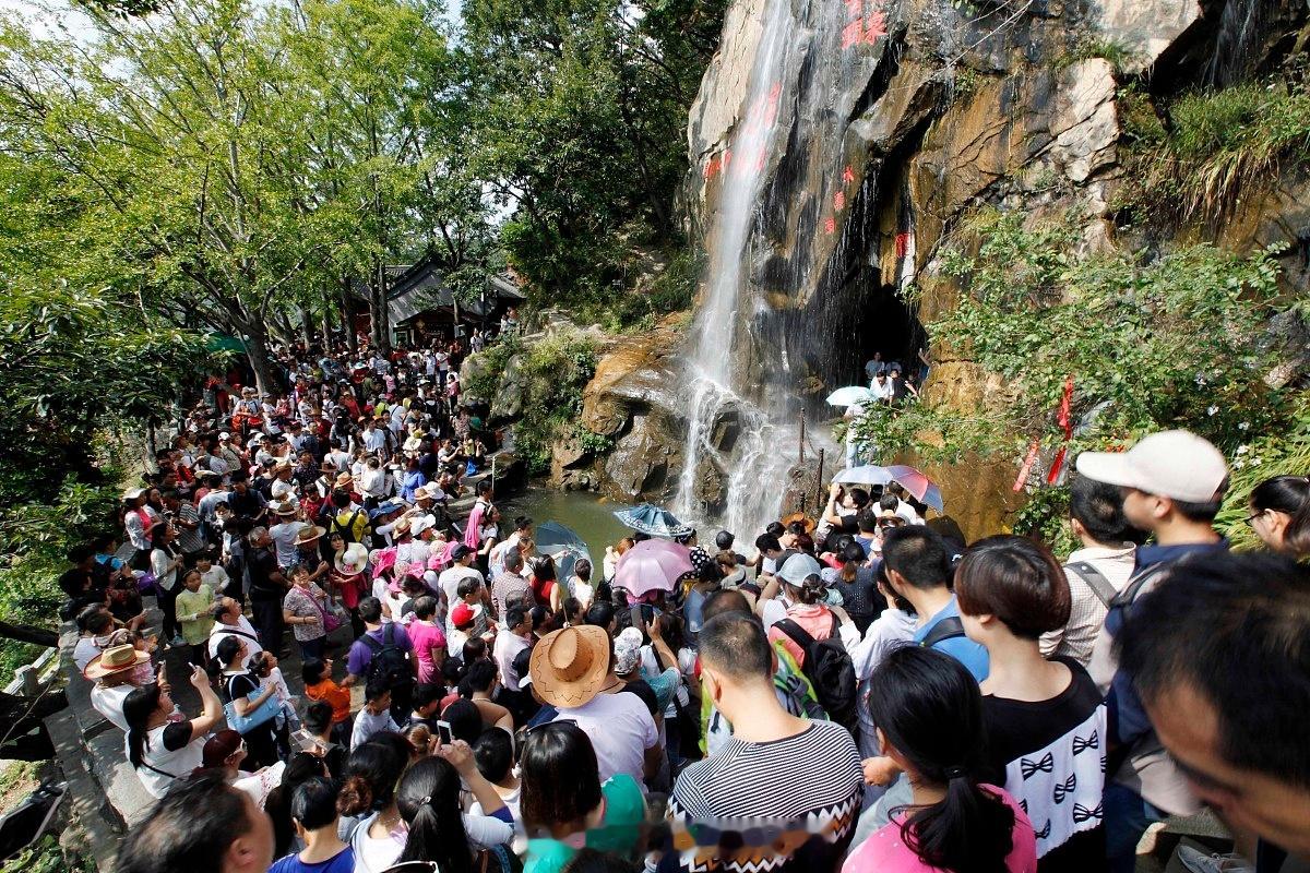开学 [流汗]哇！总算是开学谁懂呀，暑假去哪都是人人人人现在好了，工作日出行总算