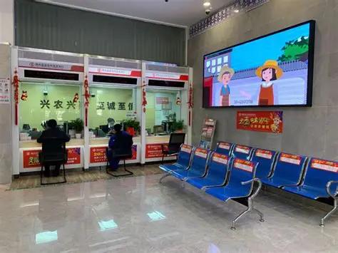 银行存款三十年 "铁律" 破了，这信号比降息还扎心



存得越久，利息越高。这