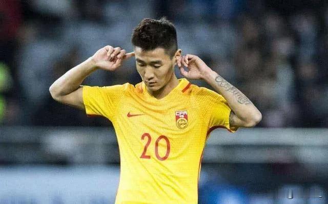 大甩卖！当红国脚才这个价？成都蓉城赚翻了。
  德转更新了韦世豪加盟成都蓉城的转