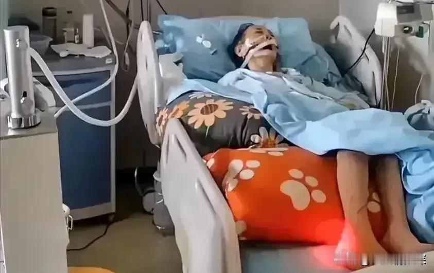 村里有个老人今年86岁，老人有四个孩子，两个闺女和两个儿子。老人的老伴几年前就去