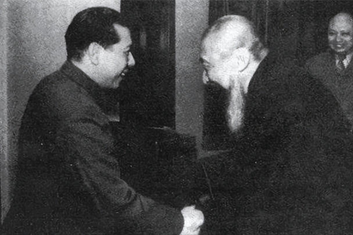 1948年9月10日，大汉奸王揖唐在刑场上哇哇大哭：“我都71了，让我自己死吧，