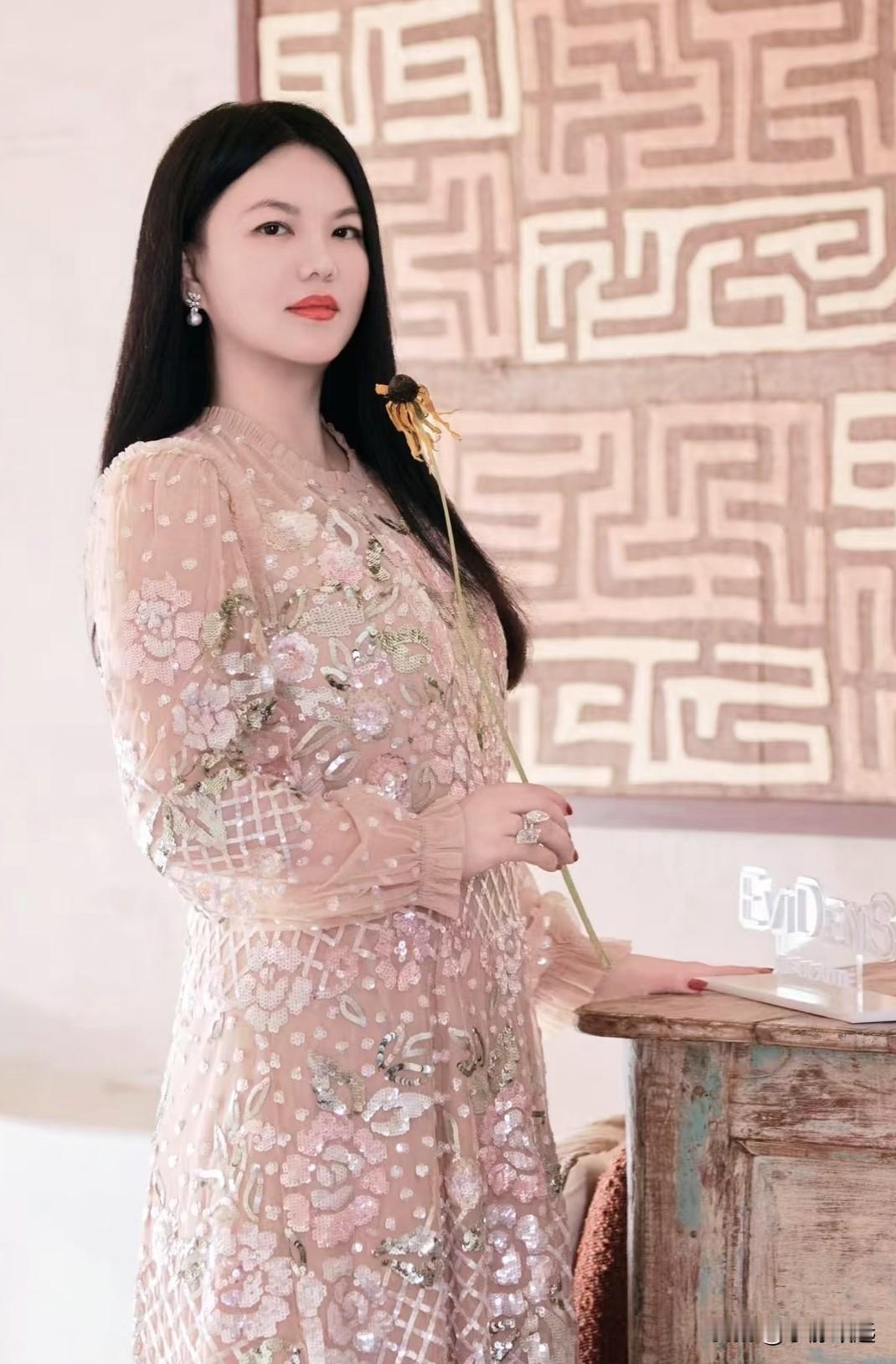 李湘账号突然禁关！

王诗龄百万画作买家成谜，韩剧早就演过这套路。

2026年