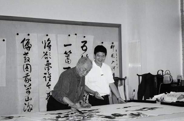 1983年，中国正处于改革开放的初期，经济刚刚起步，人们的生活水平还相对较低。
