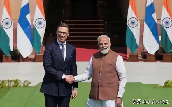 沉默一天后，莫迪扛不住了：就美国击沉伊朗军舰发声。
莫迪为啥扛不住了？因为印度国