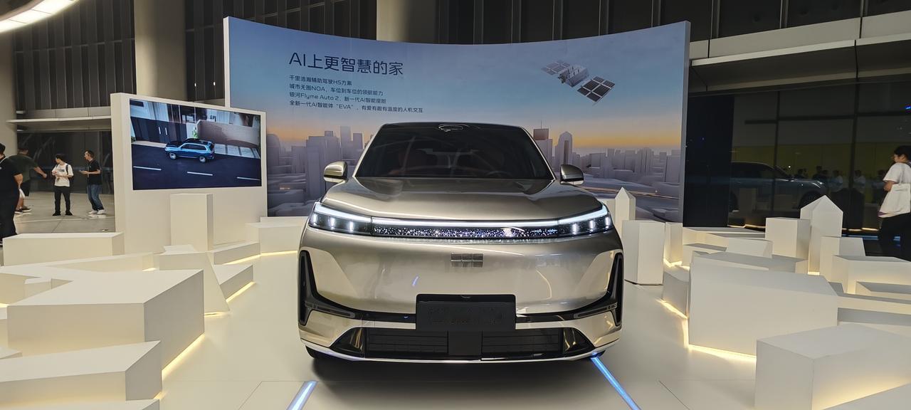 车盟快讯：这价格真的太狠了！吉利银河M9今天正式上市了，作为一台“AI科技大六座