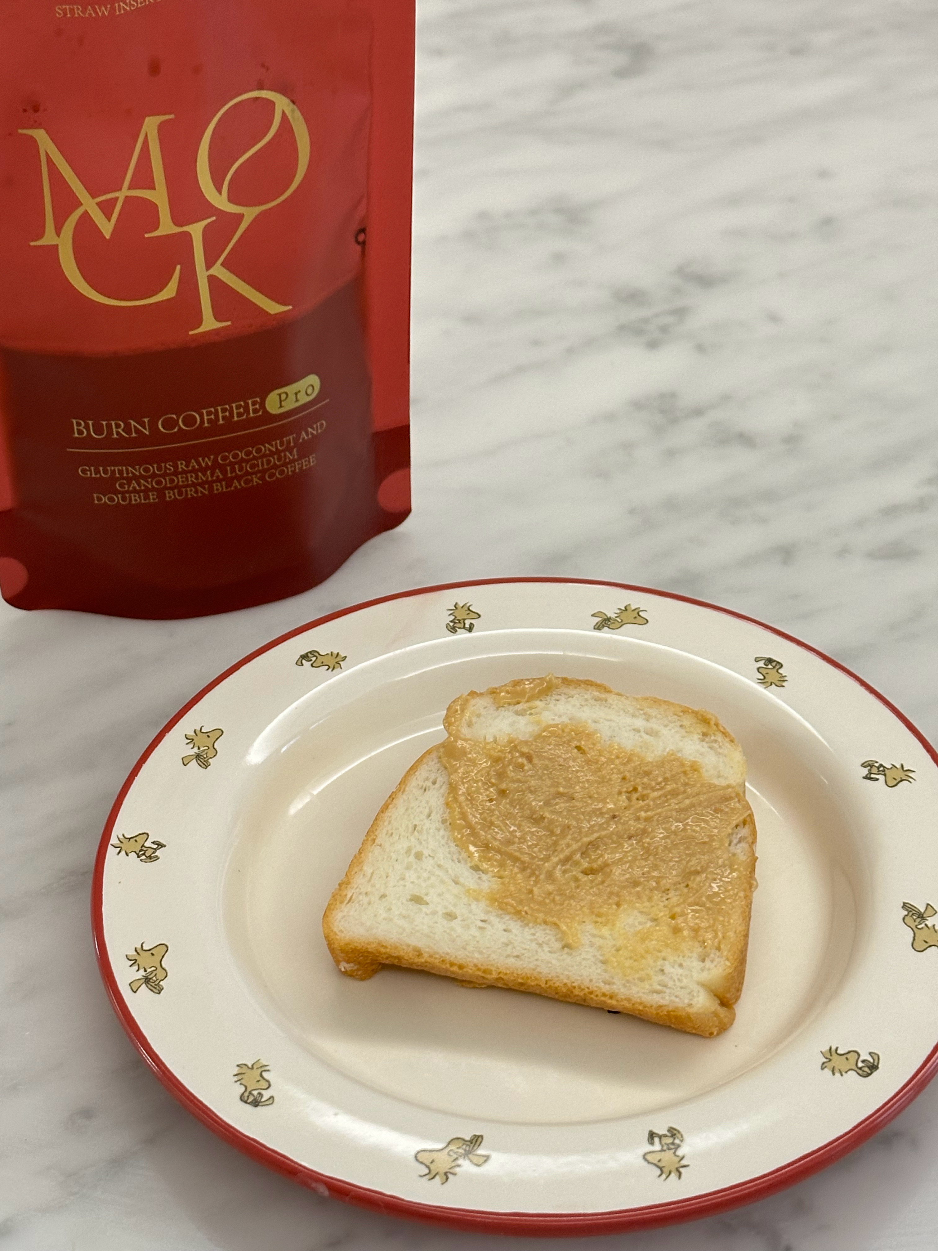 早 不咋饿 但是醒的早感觉不吃点就亏了 垫一口吧哈哈哈哈 