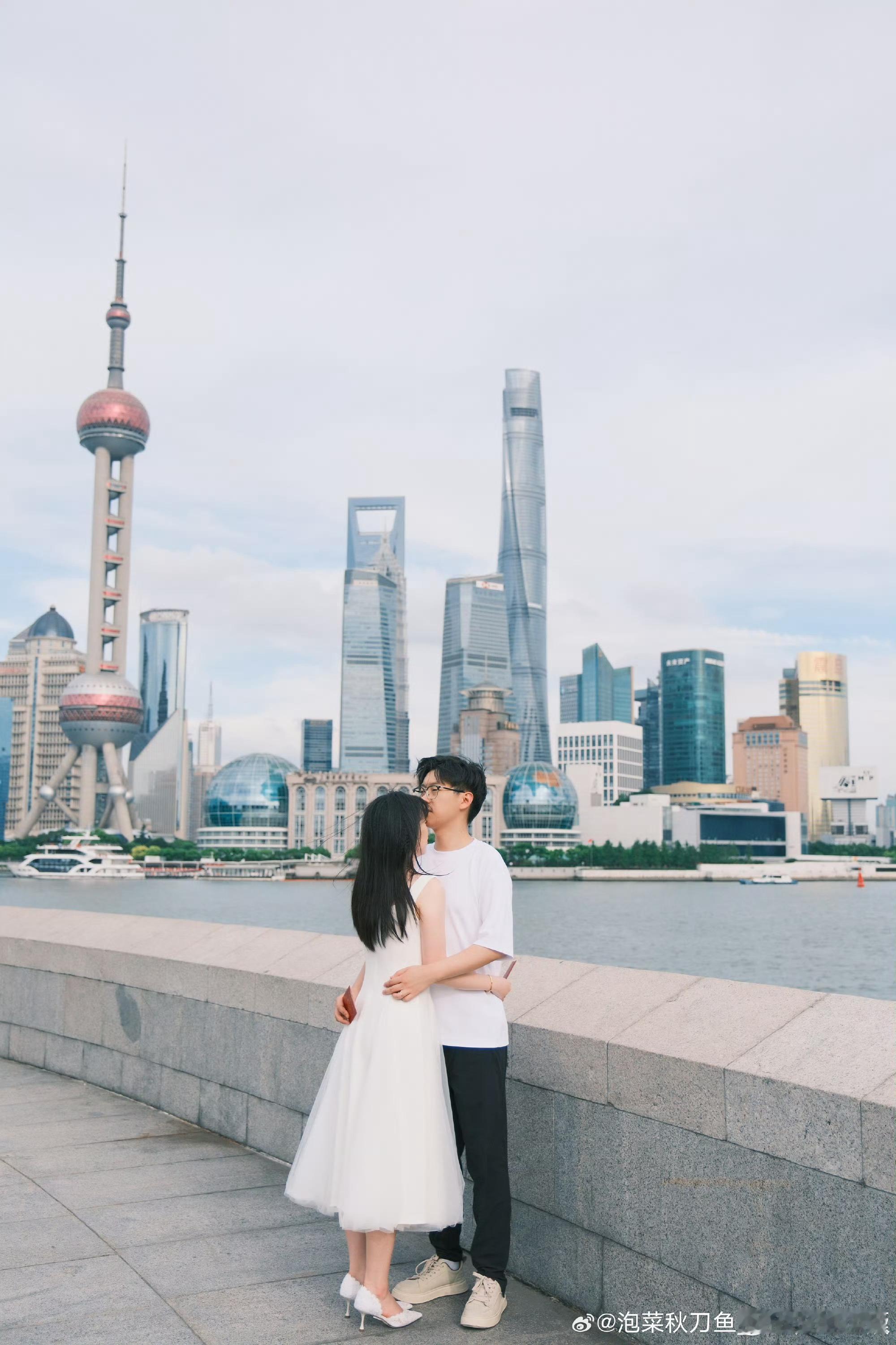 在上海领证一站式搞定备婚烦恼 以前总觉得领证要准备一大堆材料来回跑，上海现在的服