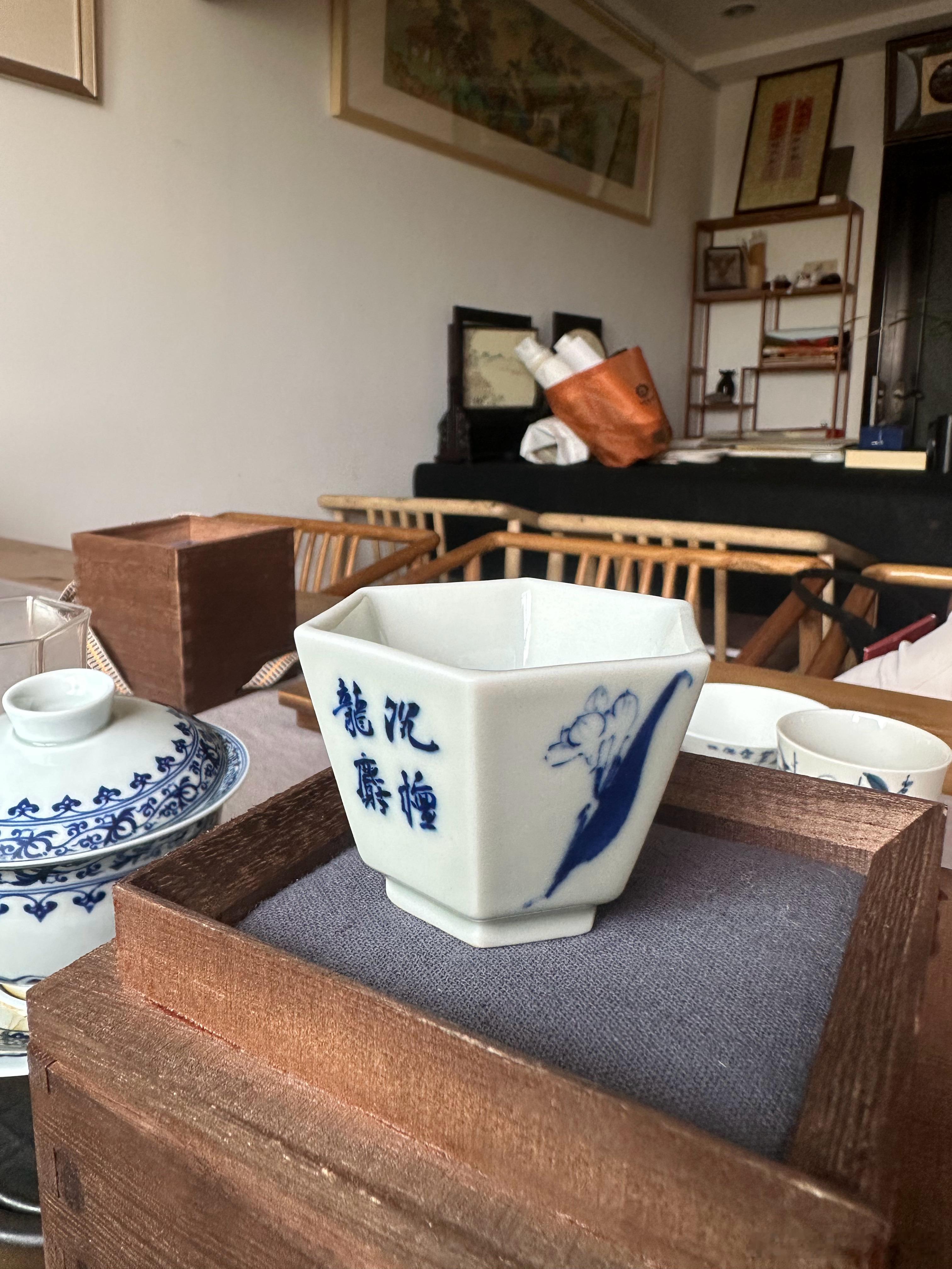 情深一往昨如夢，人間聚散本難期。 