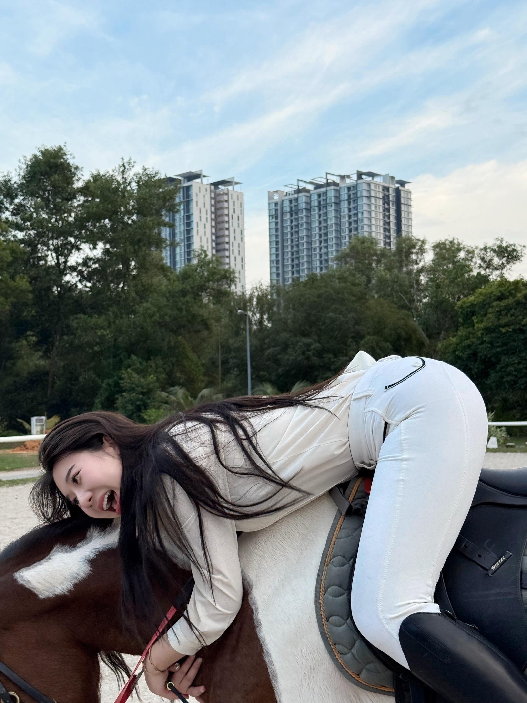 只是怕爱你的心被你看透 马场日常