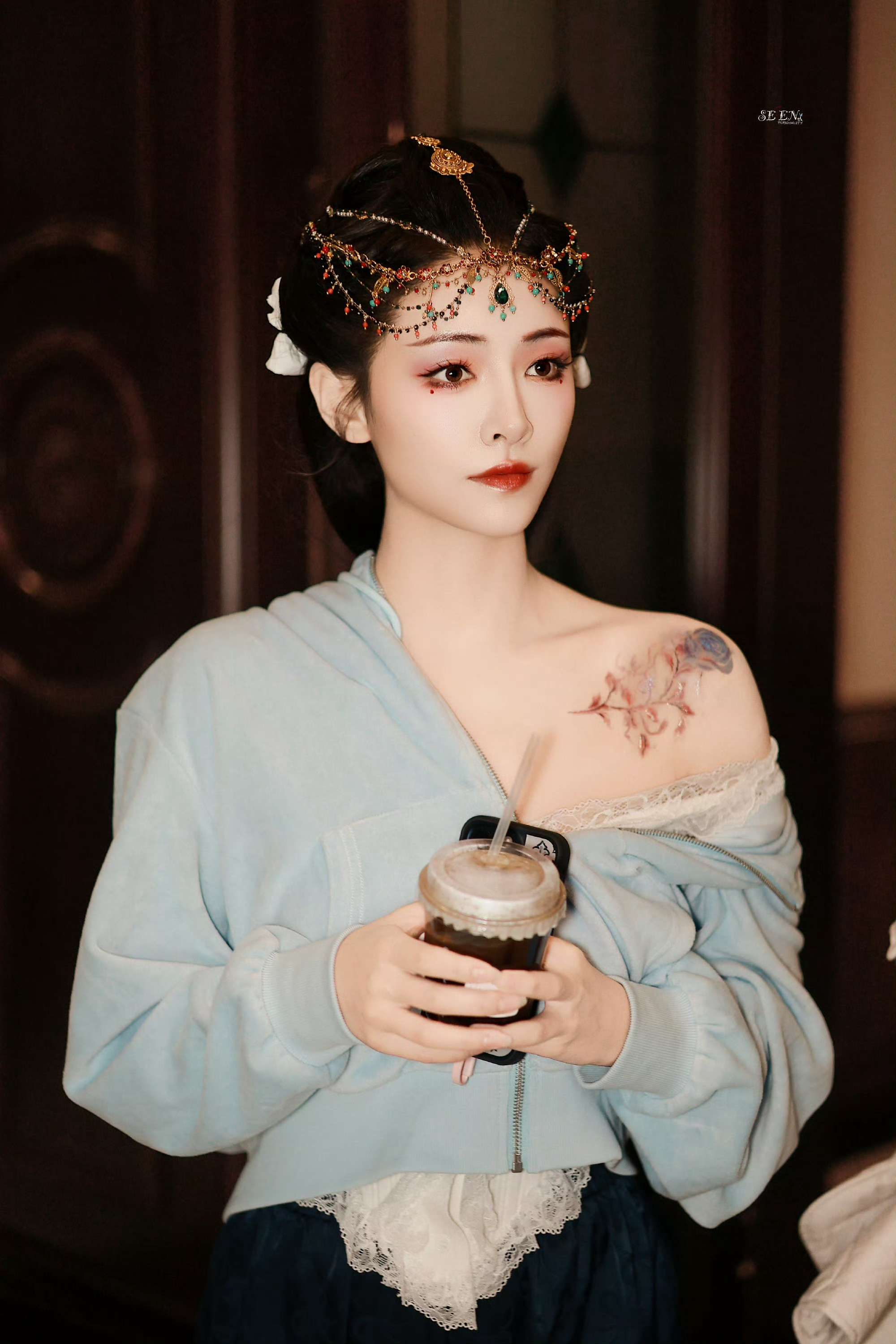 哦莫哦莫许佳琪这肩膀的玫瑰🌹绝了 小香肩风姿绰约 国泰民安脸… 