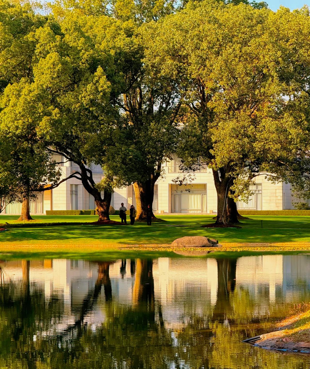 审视自己内心深处的黑暗，
比在战场上的战士
更需要勇气
改变自己的是神
你经历或