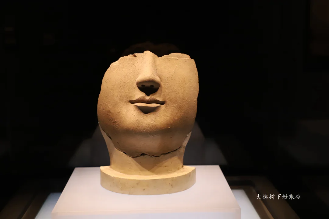 洛阳博物馆镇馆之宝——北魏半面佛像