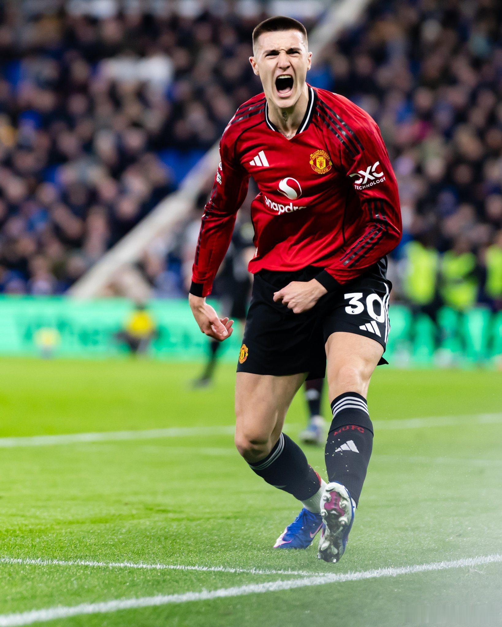 谢什科本赛季代表曼联前17次出场进球数：2最近7次出场进球数：6埃弗顿0比1曼联