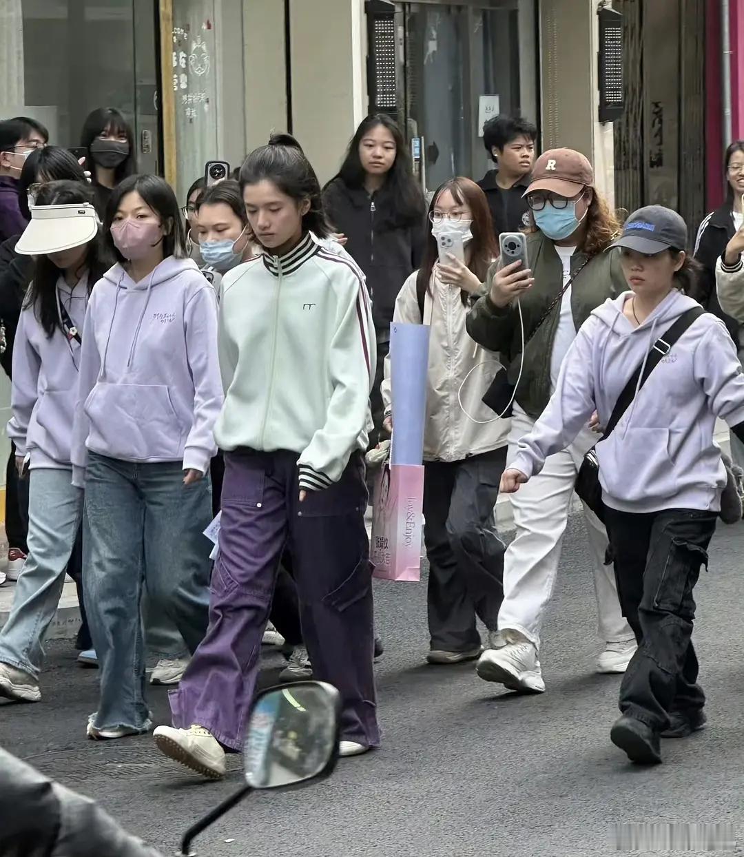 内娱现偶服化现在基本拍一部被嘲一部 