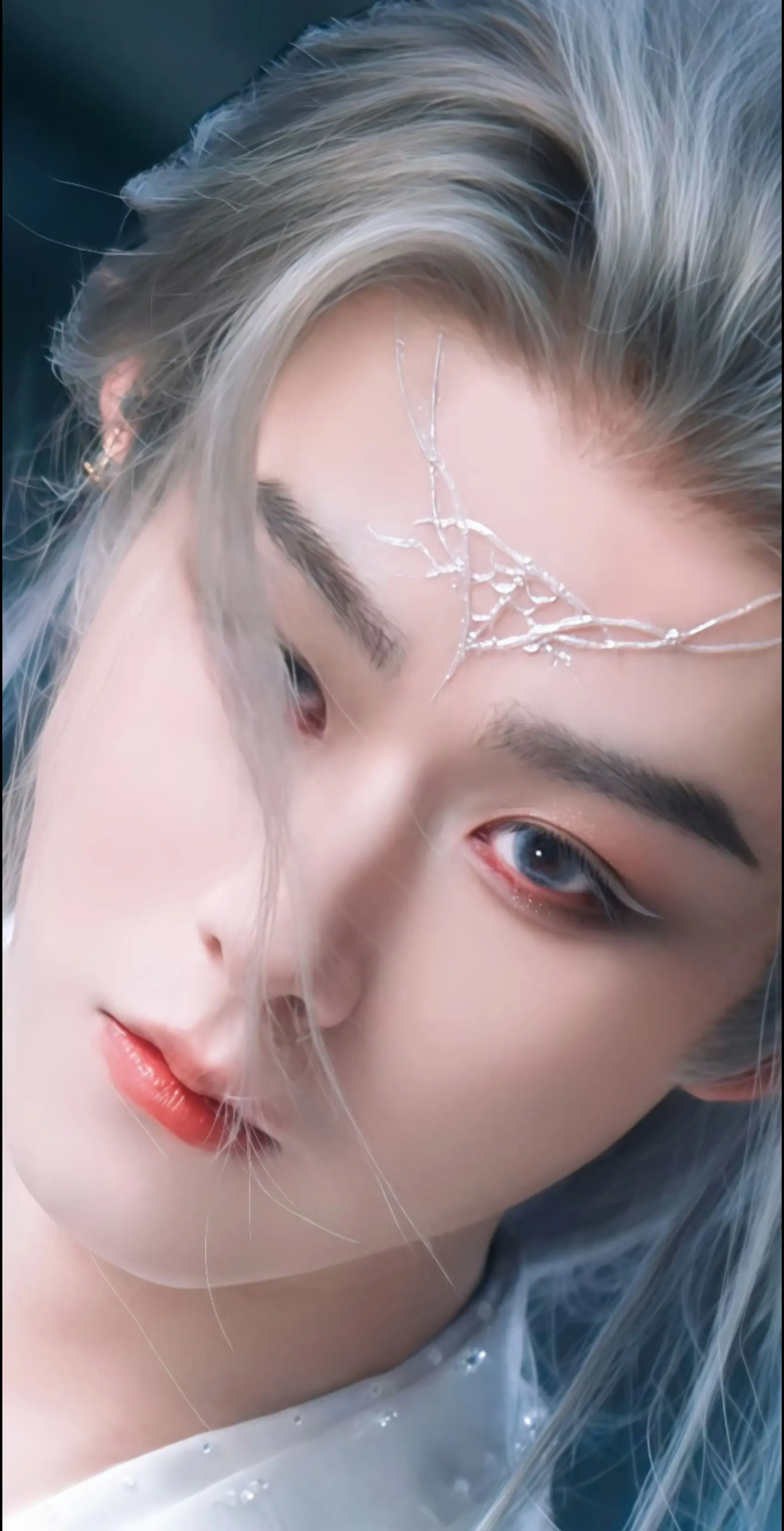 龙这个人就是，但凡自私一点会好过太多。可惜那么柔软的小动物要塞进冰雪的...