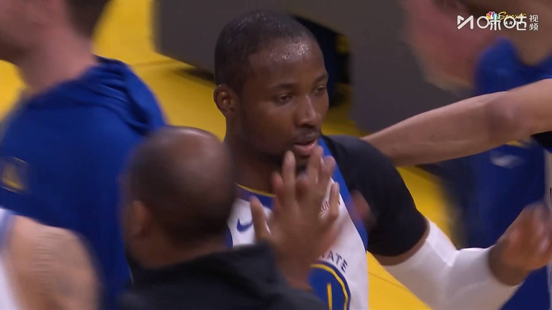 让库明加放开打对谁都好，打好了交易价值提升，这赛季也没啥指望了猛龙vs勇士