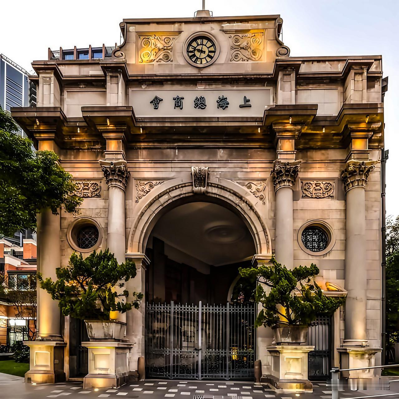 苏州河边有栋古典老楼，很多人走过去没多看一眼。但这栋楼1916年就在这儿了，比和
