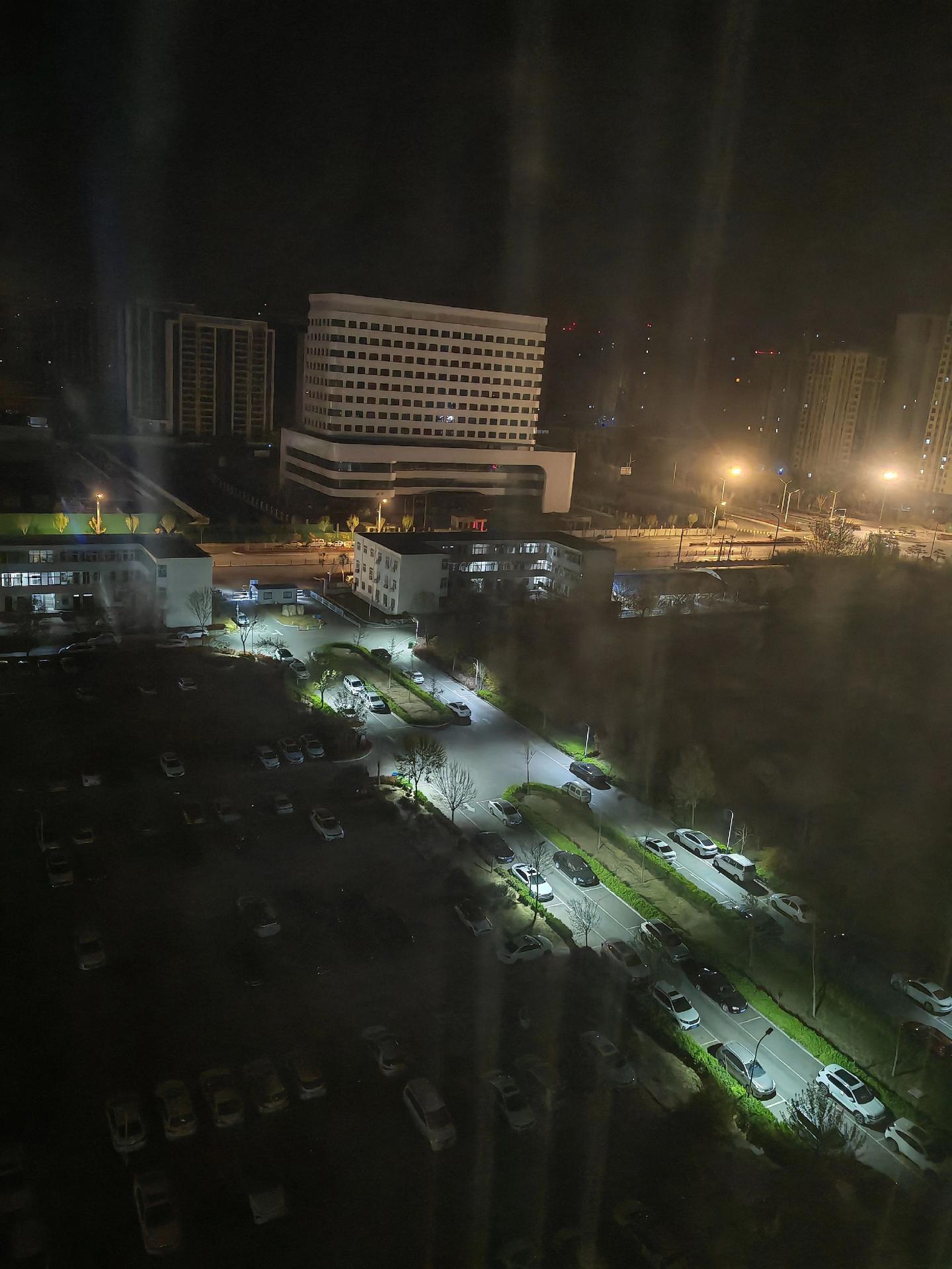 加不完的班，熬不完的夜！！我们是不是每天也在推着生活和工作的“巨石”上...