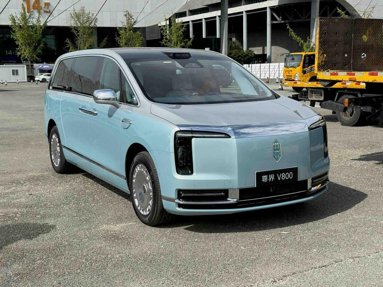 尊界V800国产百万级MPV的天花板，将亮相成都车展，上市价76.6-101.6