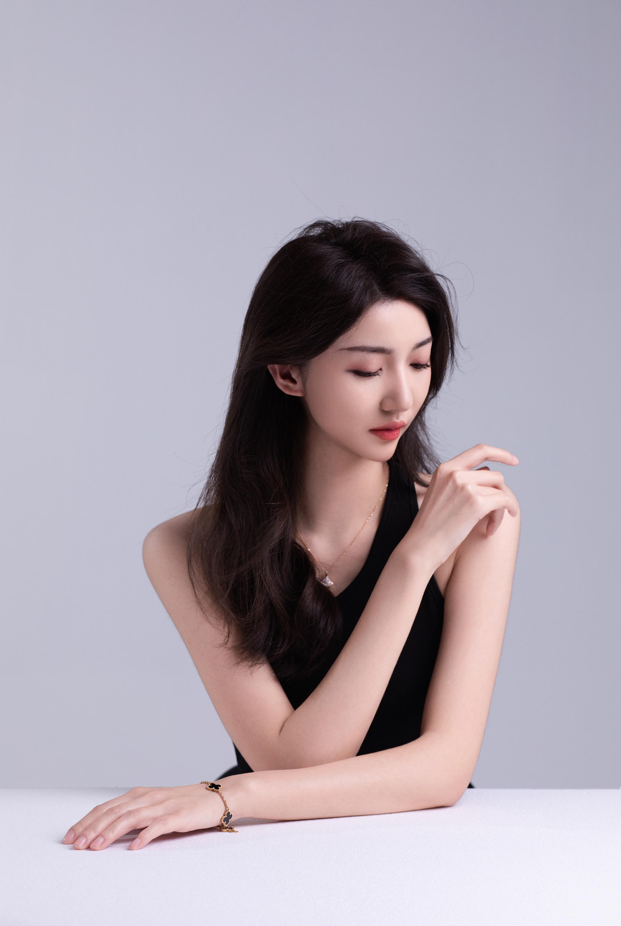 抬头看见的是同一片天空 就当我们见面了