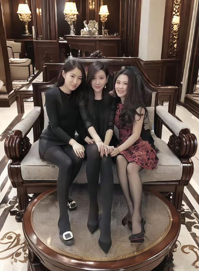 猜猜，哪个是妈妈、姐姐、妹妹 