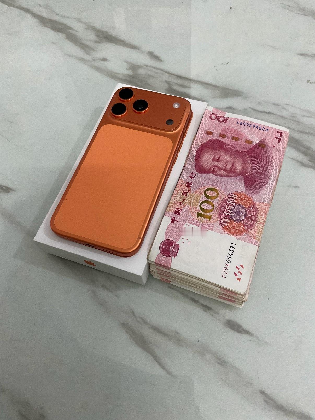 很多人都低估了1万元的威力电子支付让我们忘了金钱的厚度，如果让你拿着一万块钱现金