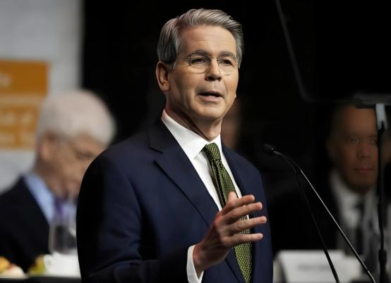 美国财政部长贝森特表示，中国已准备好达成贸易协议，特朗普总统准备取消100%关税