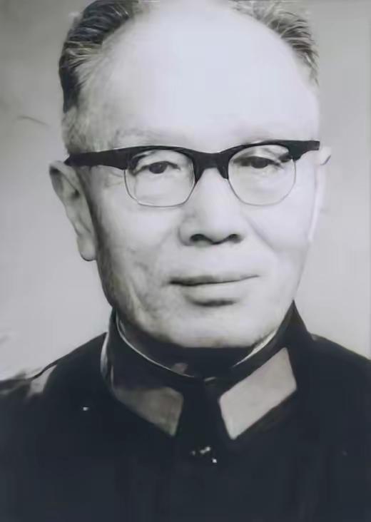 1942年，蒋介石给于学忠下令，让他秘密枪决万毅，于学忠收到电报后，顿时陷入两难