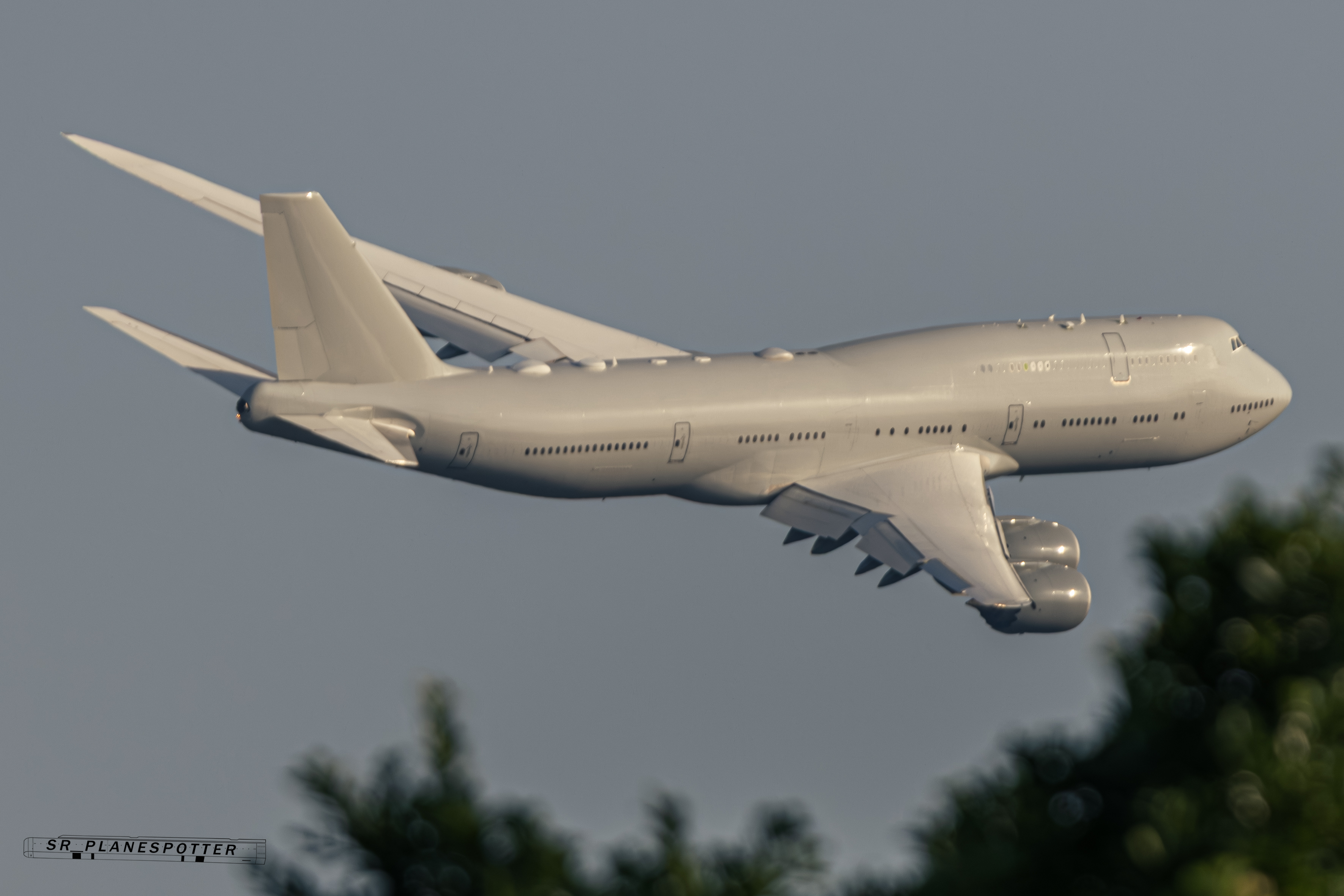 卡塔尔赠送给特朗普的波音747-8i测试画面被拍到，由于波音在2028年之前都交