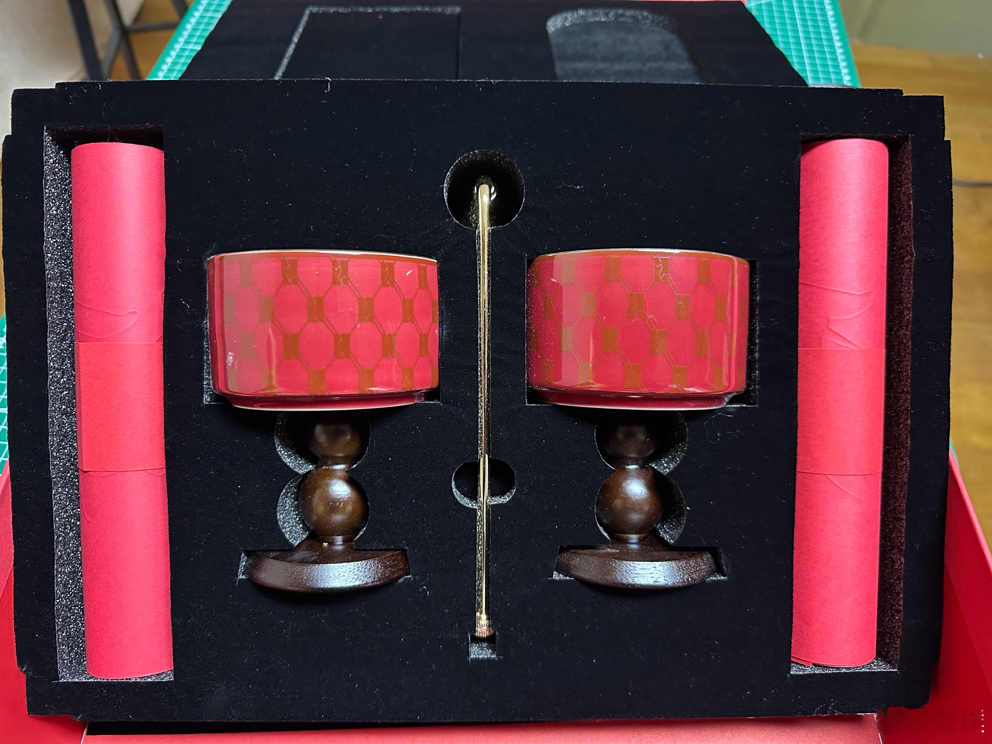 点赞抽一个粉丝朋友送「仰望新春礼盒」这周就开奖，赶在快递停运前送到，这套拿回家发