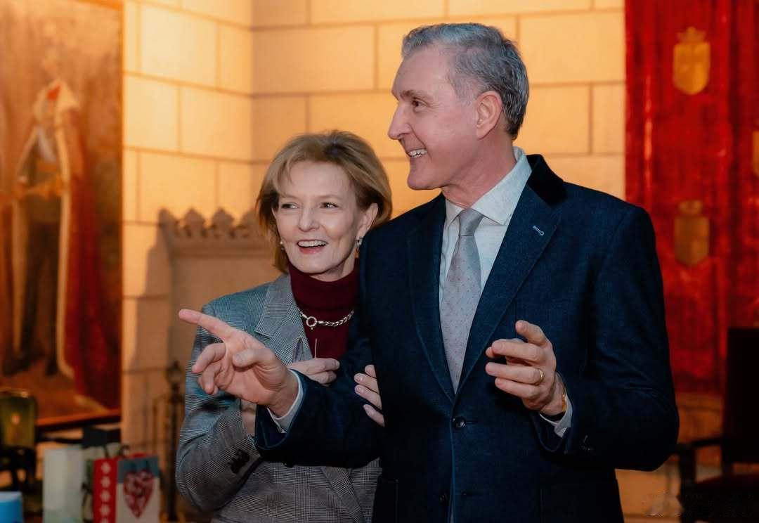 罗马尼亚王室 12月9日，罗马尼亚王冠守护者玛格丽塔女王和拉杜亲王、索菲娅公主为