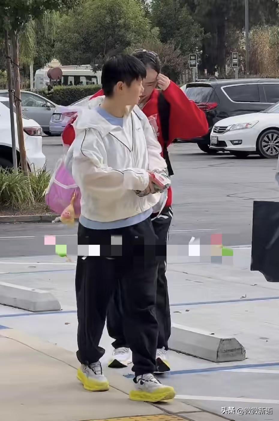 莎莎今天在洛杉矶上训了！
不知道国乒队员的时差倒过来没有，今天莎莎和女队队友乘坐