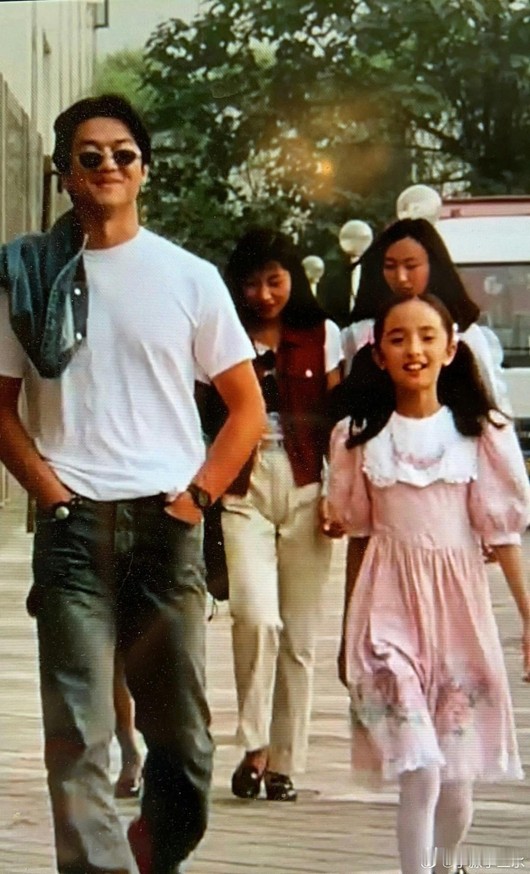 杨幂11岁当童星旧照曝光　哨牙样子震惊网民原来另藏真相
内地女星杨幂出名样靓身材