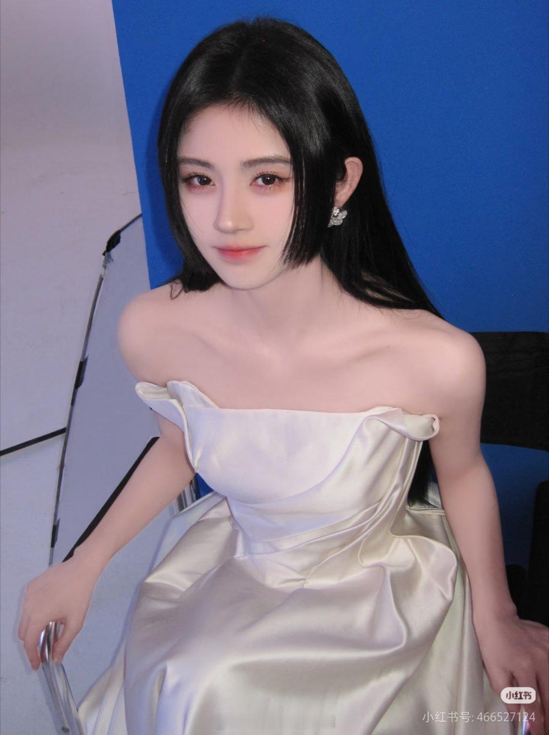 月鳞绮纪 jjy鞠婧祎月鳞绮纪 jjy鞠婧祎露芜衣 人生无完美，曲折亦风景。别把