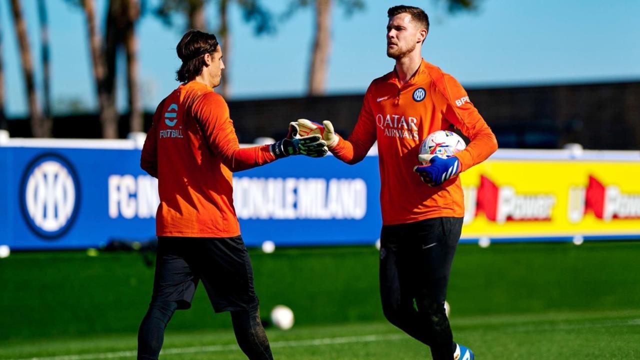 如果何塞普·马丁内斯离队，国米可能会向索默提议以二号门将的身份续约。
随着合同在