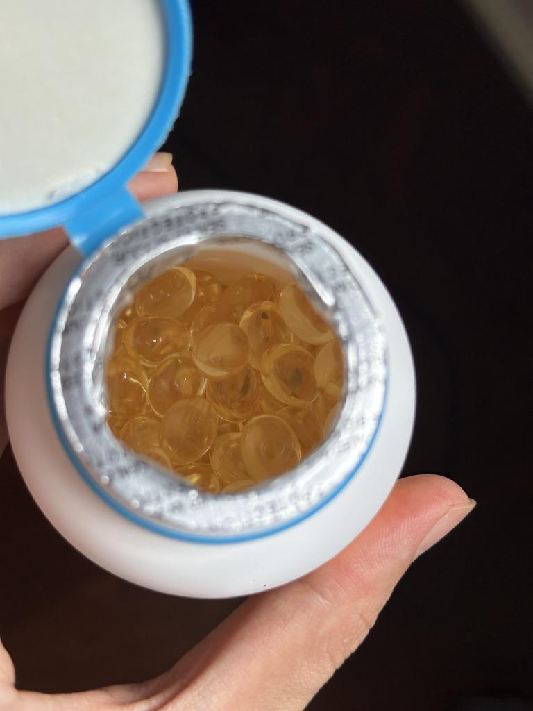 现在每天吃鱼油真的成习惯了。最开始就想着健身完降炎症吃一吃，现在反而睡觉根本离不