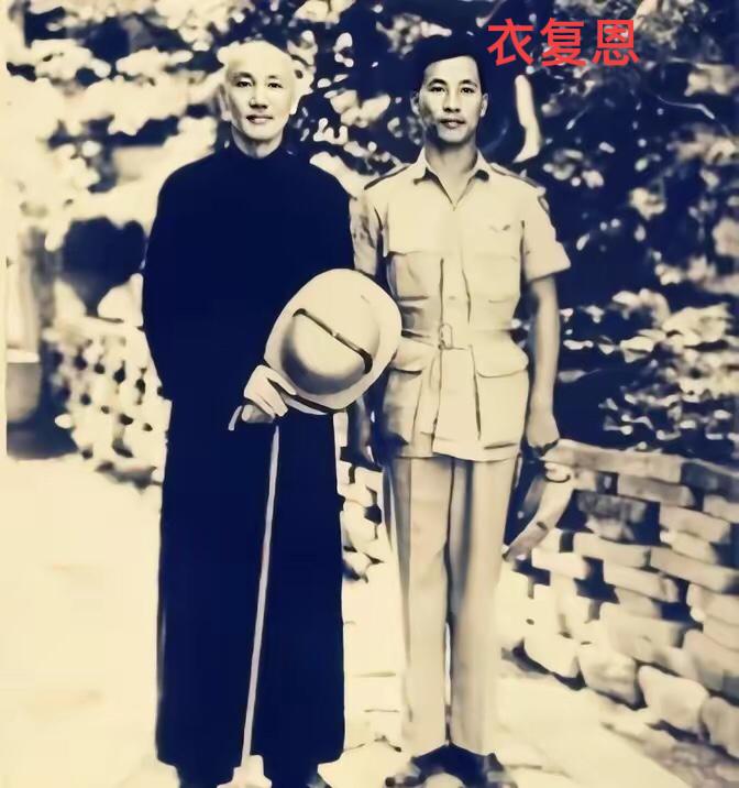 1966 年，给蒋介石开了 10 年飞机的衣复恩，突然被捕，并且被关了 1066