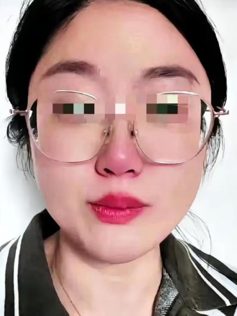 大快人心！山东女子被丈夫锁屋囚禁殴打三天，邻居报警，婆婆气炸当场狠揍儿子。

济