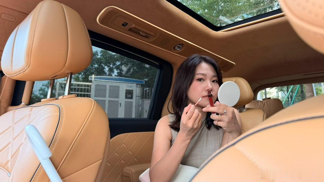 新梦想家冠军版挺好的那些新增的配置，都是我之前想要的例如第二排的电动遮阳帘，前排