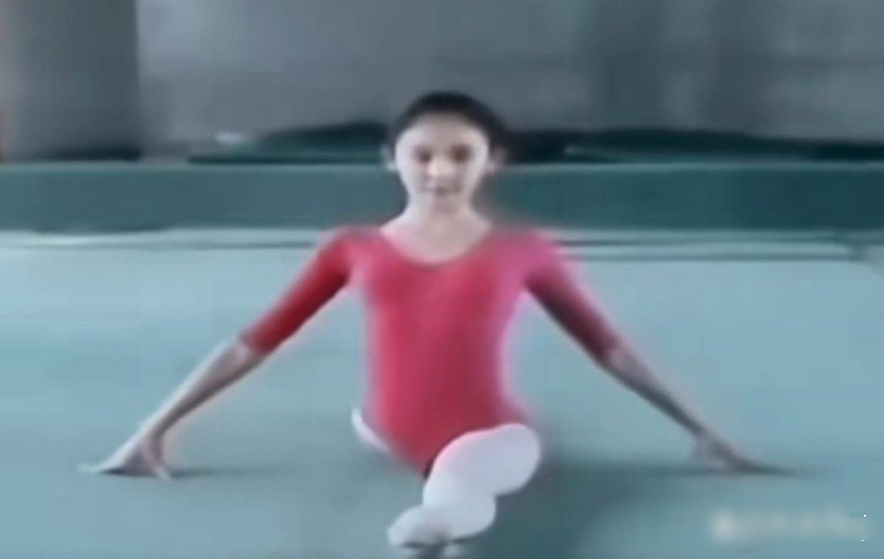 看看13岁的娜扎这舞蹈功底可以啊 ​​​