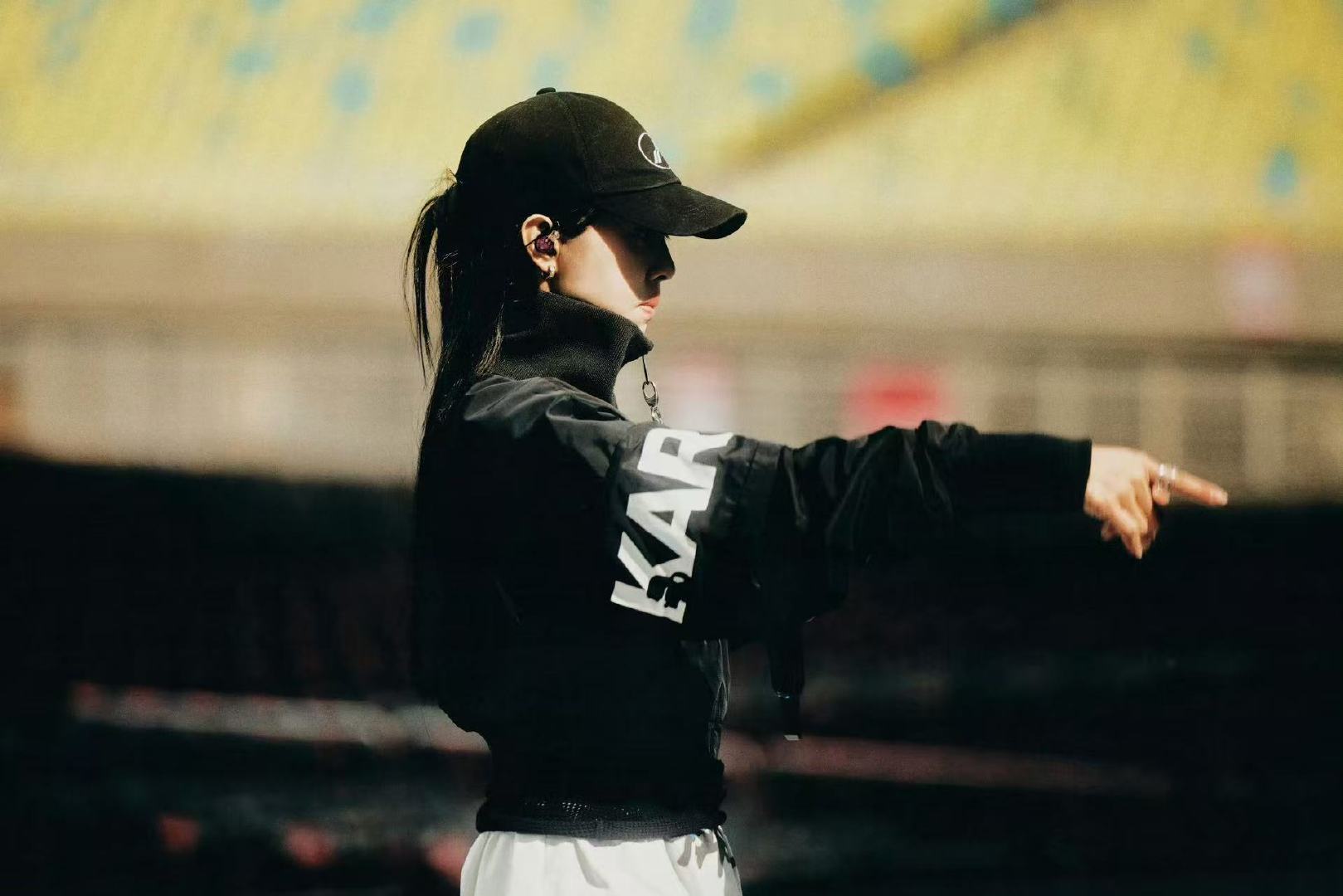 蔡依林：聊天3分钟够多了，我还要赶着去唱下一首。蔡依林一场演唱会就聊3分钟 看完